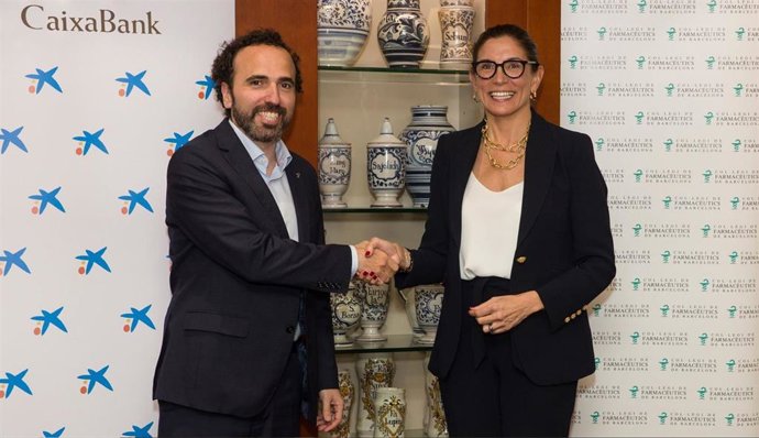 La directora Territorial de CaixaBank en Barcelona, Maria Alsina, y el presidente de la entidad, Jordi Casas.