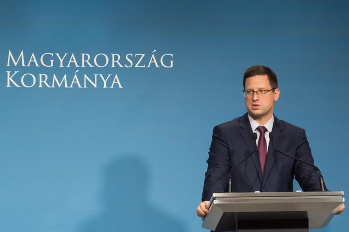 Archivo - (200311) -- BUDAPEST, March 11, 2020 (Xinhua) -- Gergely Gulyas, head of the Hungarian Prime Minister's Office, speaks during a press conference in Budapest, Hungary, on March 11, 2020. The Hungarian government declared a state of emergency to