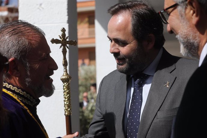 El presidente del Partido Popular de Castilla-La Mancha, Paco Núñez, en la Semana Santa Calatrava, declarada de Interés Turístico Nacional, en Aldea del Rey.