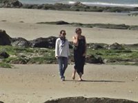 María Palacios, mujer de Alessandro Lequio, reaparece alejada de la polémica en las playas de Galicia