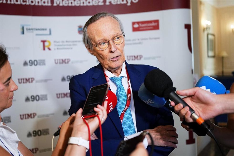 Archivo - El presidente de FIE y exministro de Asuntos Exteriores, Josep Piqué, comparece en el photocall del Palacio de la Magdalena, donde participa en un encuentro en la UIMP, a 13 de julio de 2022, en Madrid (España). El VII Encuentro de Empresas Mu