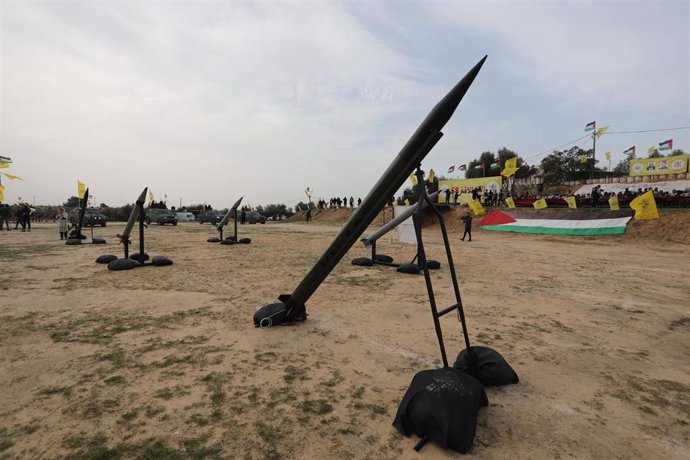 Archivo - Cohetes de las milicias palestinas en  Jan Yunes, en la Franja de Gaza (Archivo)