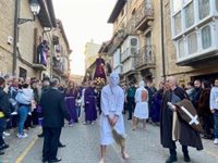 Ocho 'picaos' se flagelan en San Vicente de la Sonsierra (La Rioja), en una tradición del siglo XVI