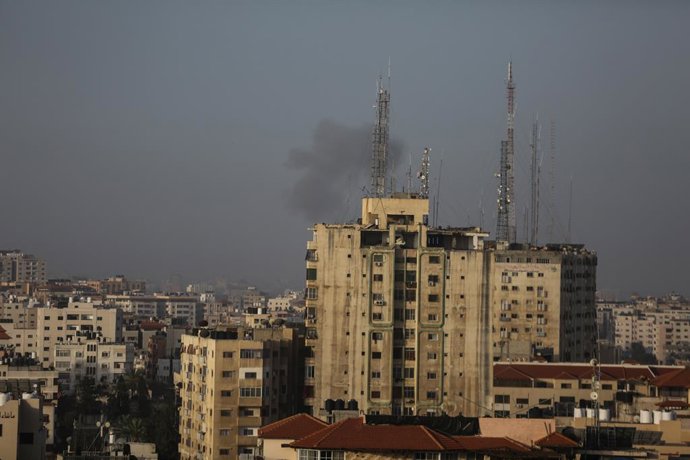 05 April 2023, Palestinian Territories, Gaza: Smoke billows over buildings in Gaza City as Israel launches air strikes on the Palestinian Strip. Several rockets were fired from the northern Gaza Strip towards the Israelis After clashes were announced at