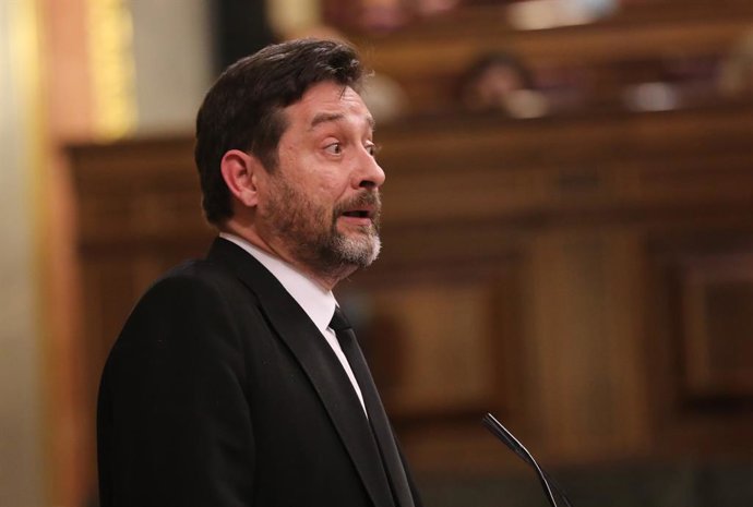 Archivo - El diputado de Unidas Podemos Rafael Mayoral en una sesión plenaria en el Congreso de los Diputados