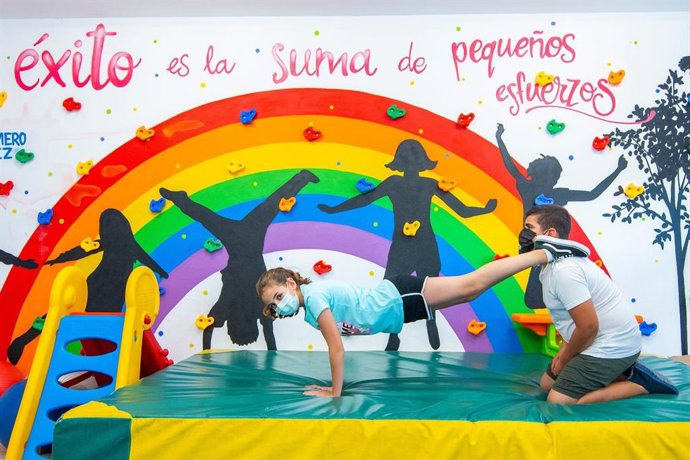 Cien centros participan en el programa de mentoría social para motivar al alumnado de zonas desfavorecidas