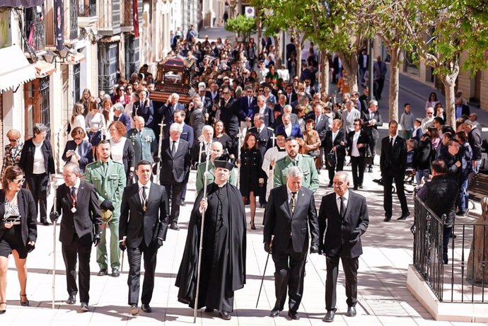 El presidente de Diputación de Almería acompaña al Cristo Yacente en su IV centenario