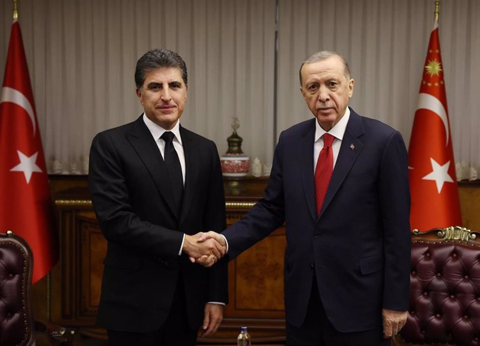 Archivo - El presidente turco, Recep Tayyip Erdogan, y el presidente de la región semiautónoma del Kurdistán iraquí