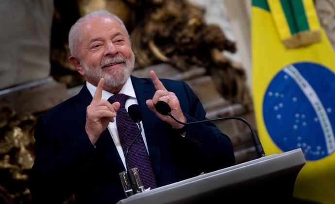 Archivo - 23 January 2023, Argentina, Buenos Aires: Brazilian President Luiz Inacio Lula da Silva speaks during the joint press conference with Argentine leader Alberto Fernandez. The two major South American countries, Argentina and Brazil, want to rev
