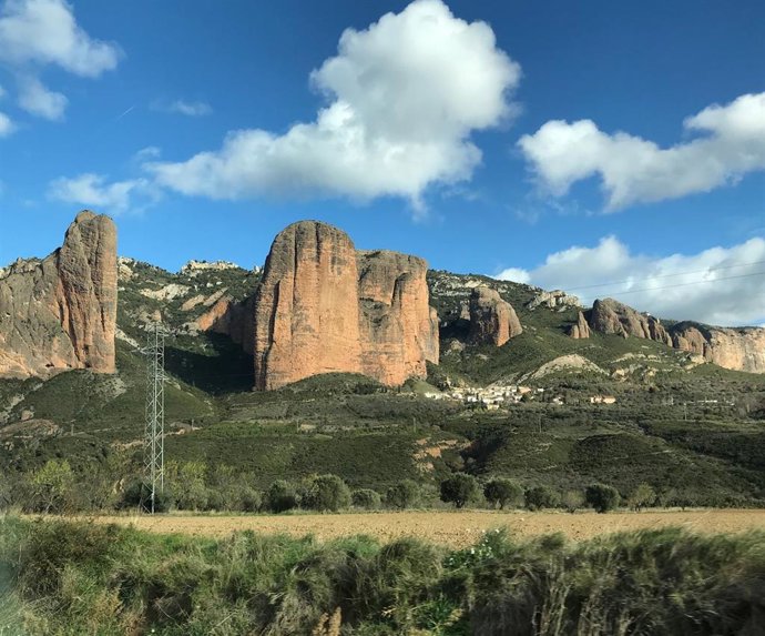Archivo - Los mallos de Riglos