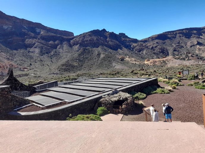 El Centro de Visitantes de Cañada Blanca, en el Teide, se autoabascete de energía solar gracias a 108 nuevos paneles