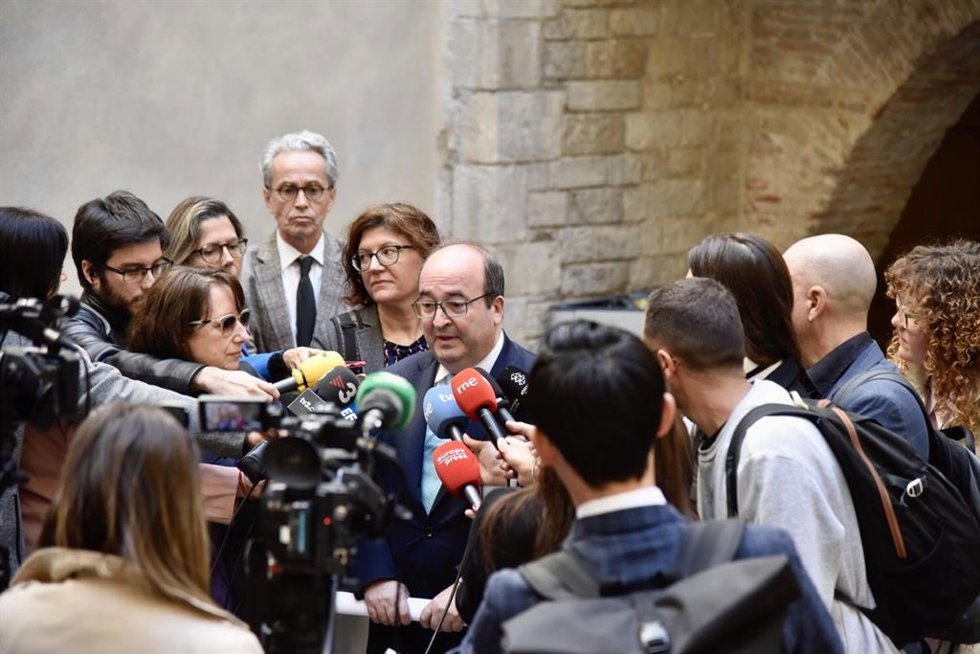 Iceta durante sus declaraciones, con Guigon al fondo