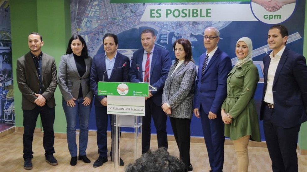 Mustafa Aberchán arropado con otros miembros de CPM