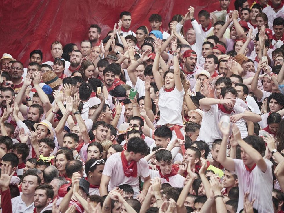 Archivo - Chupinazo de las fiestas de San Fermín 2022.