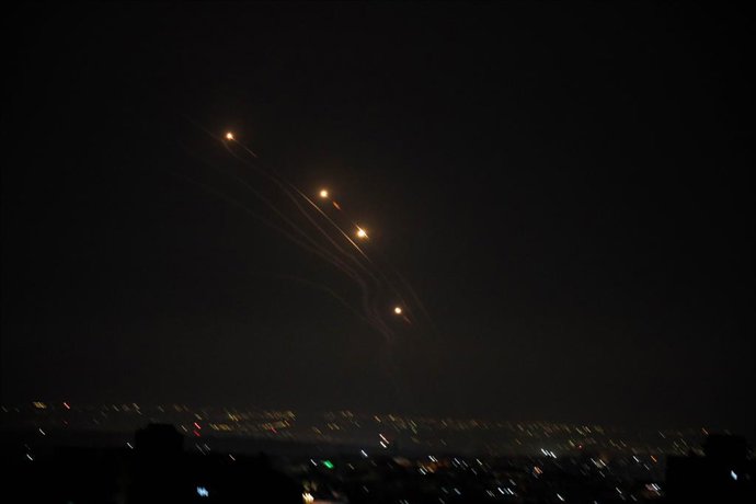 April 6, 2023, Gaza, Palestine: (INT) Iron Dome missiles attempt to intercept rockets fired from Gaza. April 7, 2023, Gaza, Palestine: Iron Dome missiles attempt to intercept rockets fired by the Palestinian resistance in the Gaza Strip towards Israel, 