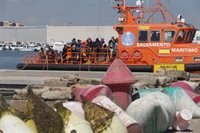 Rescatadas 93 personas de dos pateras que navegaban hacia las costas andaluzas