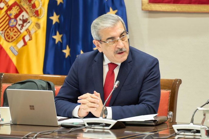 Archivo - El vicepresidente del Gobierno de Canarias y consejero de Hacienda, Presupuestos y Asuntos Europeos, Román Rodríguez