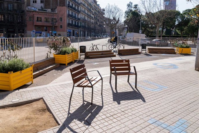 Imagen de uno de los entornos escolares que reurbanizará el Ayuntamiento de Barcelona