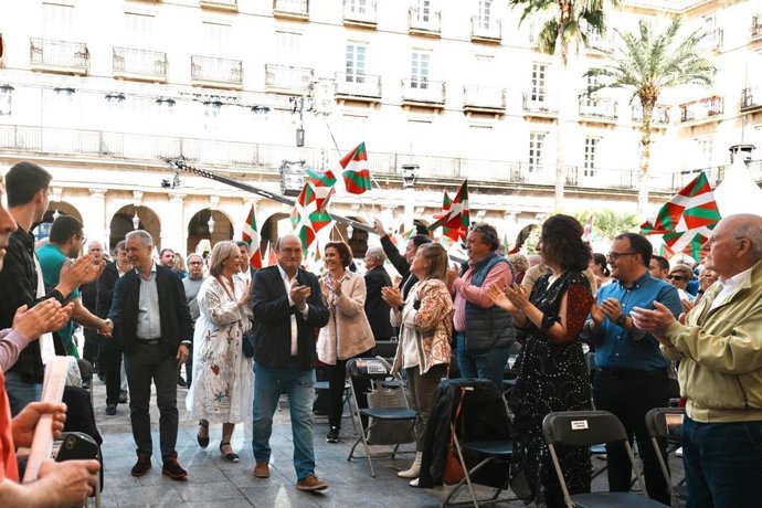 Celebración del PNV por el Aberri Eguna en la Plaza Nueva de Bilbao