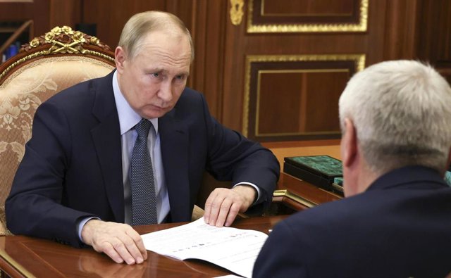 Archivo - El presidente ruso, Vladimir Putin, en una reunión