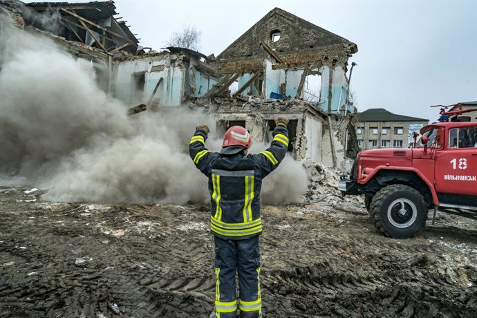 Archivo - Un bombardeo ruso sobre Zaporiyia en una imagen de archivo