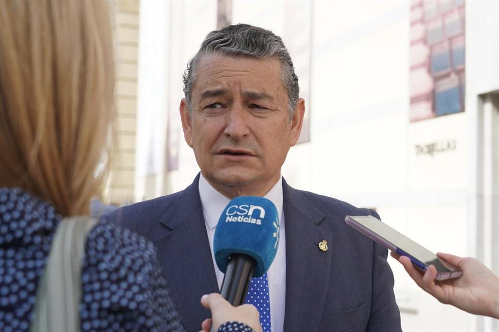 Archivo - El consejero de la Presidencia, Interior, Diálogo Social y Simplificación Administrativa, Antonio Sanz, en una atención a medios previa al Pregón Taurino de Sevilla