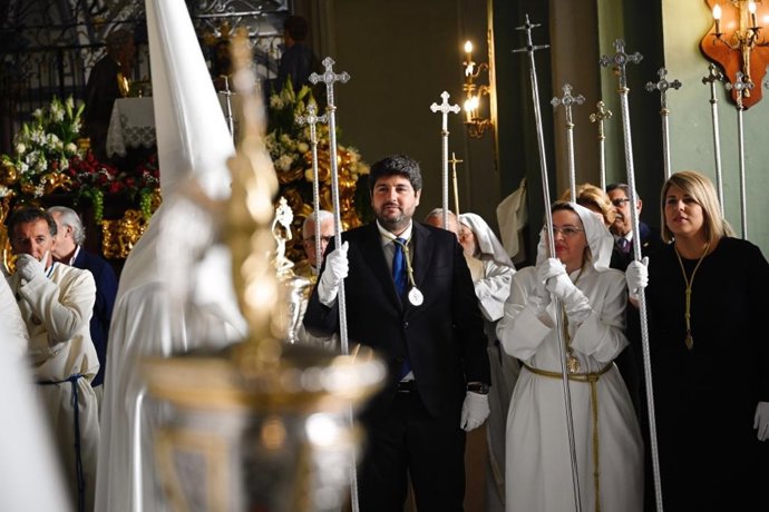El presidente del Gobierno regional, Fernando López Miras, participó esta mañana en Cartagena en la procesión de domingo de Resurrección de la Real e Ilustre Cofradía de Nuestro Padre Jesús Resucitado