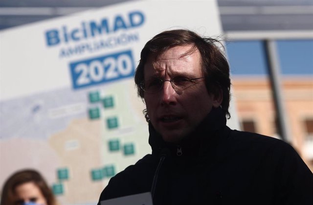 Archivo - El alcalde de Madrid, José Luis Martínez-Almeida, interviene durante la inauguración de 22 estaciones de BiciMAD 