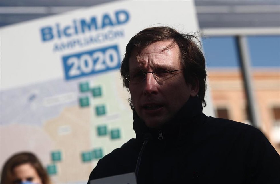 Archivo - El alcalde de Madrid, José Luis Martínez-Almeida, interviene durante la inauguración de 22 estaciones de BiciMAD 