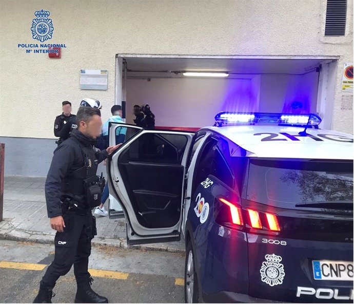 Detenidos dos jóvenes por agredir a un hombre para robarle en Palma