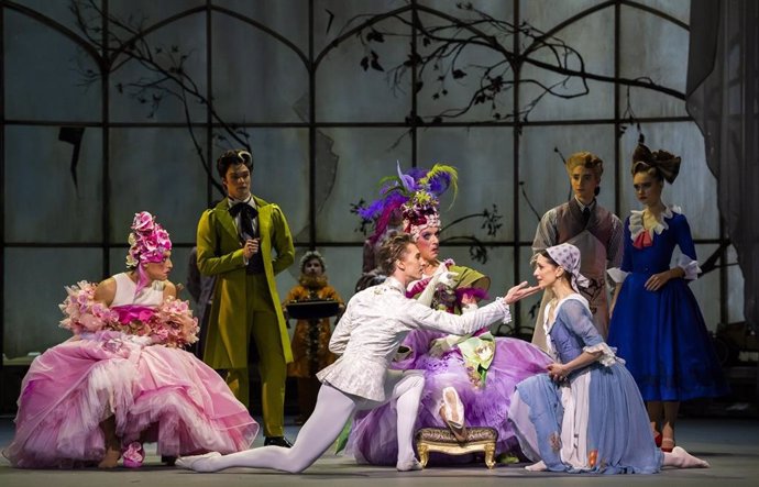 A scene from Cinderella by Frederick Ashton @ Royal Opera House. A Royal Ballet New Production. Conductor, Koen Kessels. (Opening 27-03-2023) Tristram Kenton 03-23 (3 Raveley Street, LONDON)