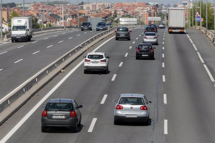 Archivo - Carretera de Andalucía a su paso por la capital con circulación lenta y retenciones de tráfico  