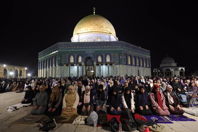Musulmanes en la Explanada de las Mezquitas de Jerusalén