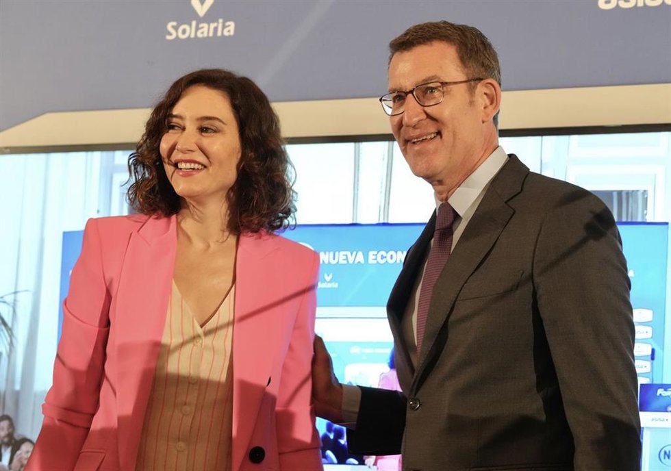 La presidenta de la Comunidad de Madrid, Isabel Ayuso, y el líder del PP, Alberto Nuñez Feijóo