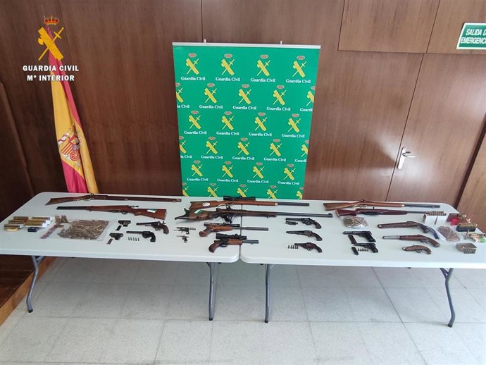 Imagen de las armas de fuego y explosivos aprehendidos en Salamanca