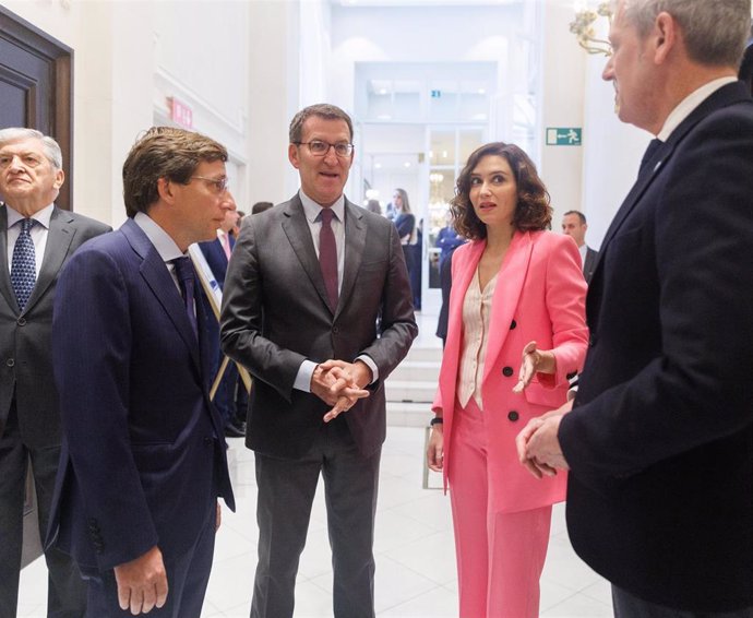 Isabel Díaz Ayuso a su llegada al desayuno infornativo Nueva Economía Fórum