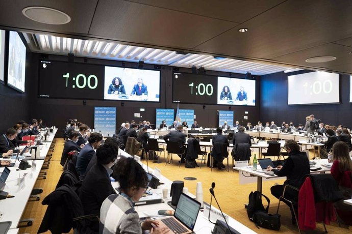 Quinta reunión del Órgano Intergubernamental de Negociación del tratado sobre pandemias (INB, por sus siglas en inglés), que incluye a los 194 países de la OMS. En Ginebra (Suiza), a 6 de abril de 2023.