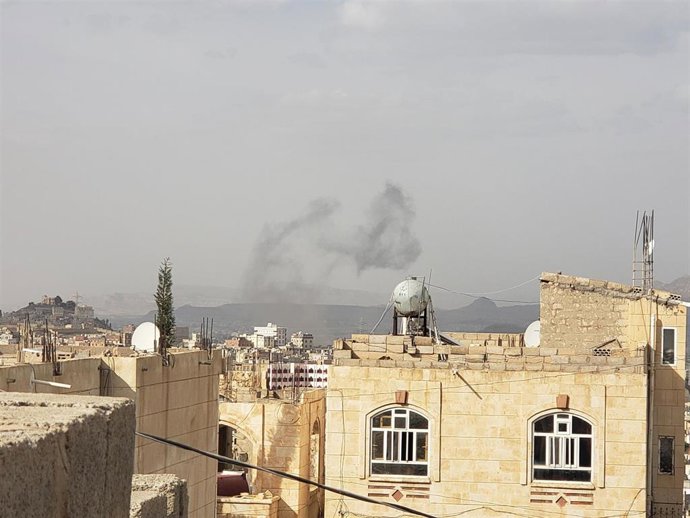 Archivo - Un bombardeo aéreo de la coalición liderada por Arabia Saudí sobre Saná