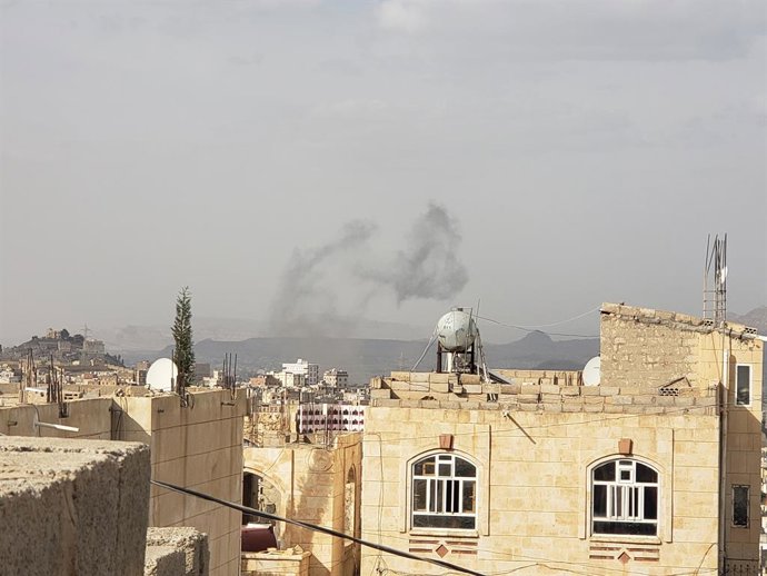 Archivo - Un bombardeo aéreo de la coalición liderada por Arabia Saudí sobre Saná