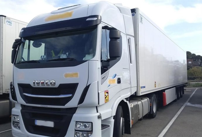 Denuncian un camionero que superaba más de seis veces la tasa de alcohol permitida en la AP-7