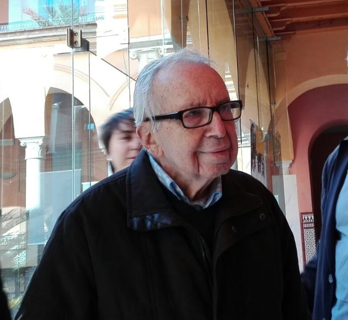 Archivo - El poeta cordobés fundador del Grupo Cántico, Pablo García Baena, en una imagen de archivo.