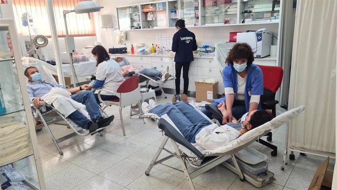 Trabajadores de ELPOZO ALIMENTACIÓN donan sangre en el marco de una campaña organizada por el Centro de Hemodonación de la Región de Murcia