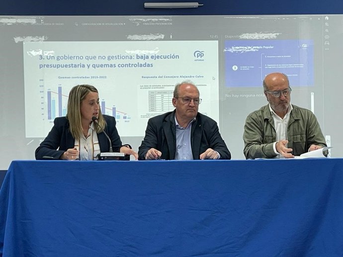 Agustín Cuervas-Mons, en el centro