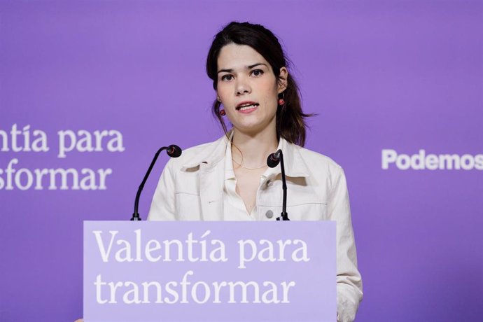 La coportavoz de Podemos, Isabel Serra, durante una rueda de prensa en la sede del partido, a 10 de abril de 2023, en Madrid (España). Los portavoces han abordado cuestiones sobre la actualidad política.