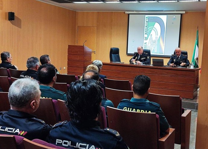 Foto de debate sobre aspectos teóricos y prácticos relacionados con las competencias de los equipos gubernativos de las plazas de toros organizado por la Policía Adscrita de Andalucía