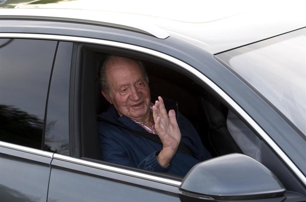 Archivo - El Rey emérito Juan Carlos I a su salida de Madrid con dirección Abu Dabi tras su visita a España