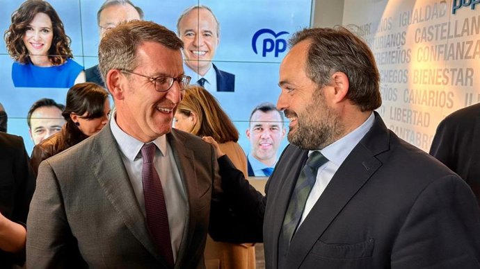 El presidente del PP-CLM, Paco Núñez, y el líder del PP, Alberto Núñez Feijóo