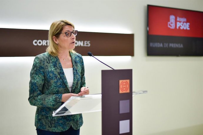 La portavoz socialista de Ciudadanía y Derechos Sociales en las Cortes de Aragón, Pilimar Zamora, en una rueda de prensa en el Parlamento autonómico.