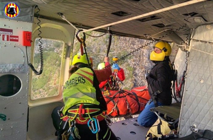 El Consorcio Provincial de Bomberos de Valencia realiza en un solo día cuatro rescates de montaña con helicóptero