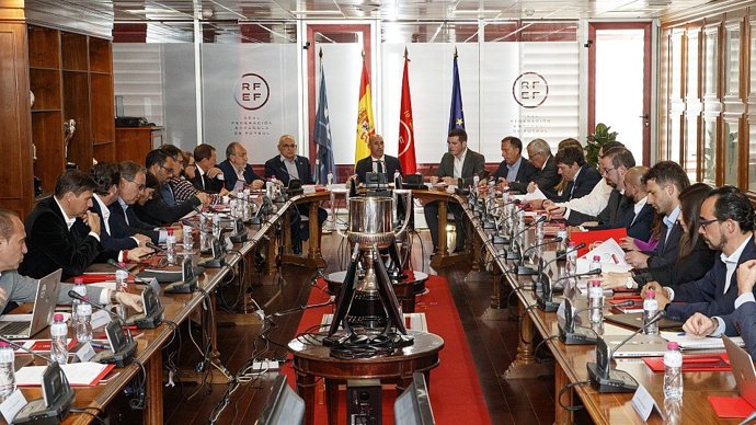 La RFEF cede a Real Madrid y Osasuna parte de su cupo de localidades para que tengan el 40% del aforo para la final de La Cartuja.